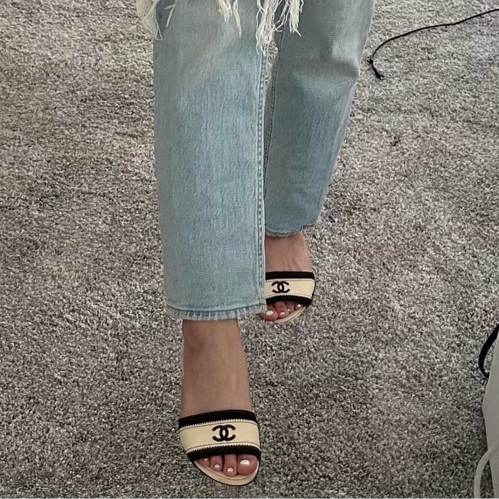 CHANEL Beige and Black heels